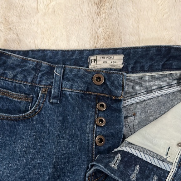 Free People Logan Raw Hem Button Fly Denim Shorts Size 26 - Picture 4 of 9